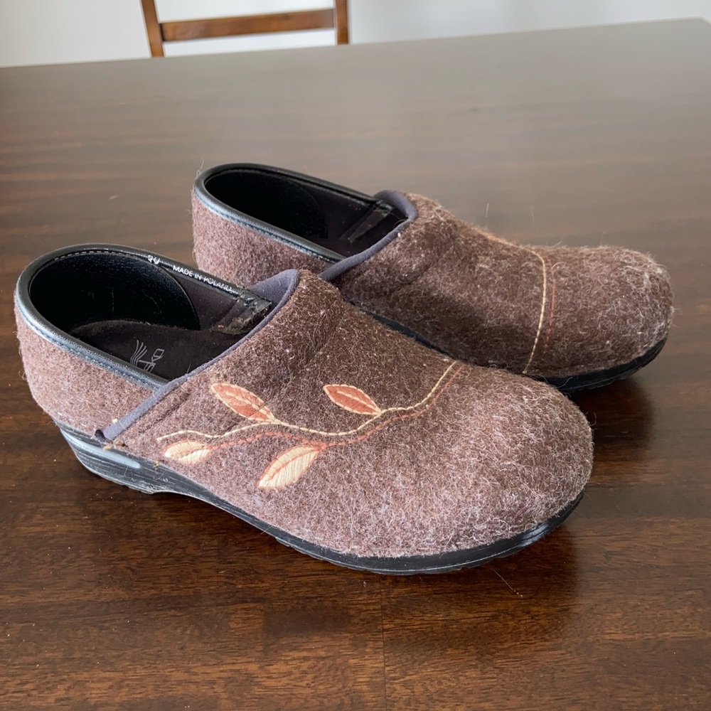 Danksko Brown Wool Felt Embroidered Clogs Size 39 (fit like a 38)